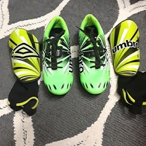 Umbro Arturo Soccer Cleats size 5.5 w/ Umbro Shin Guards XL